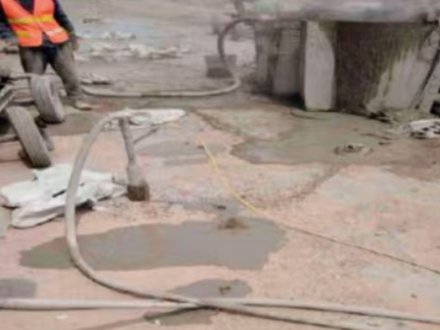 唐河水泥混凝土路面板底注浆技术 路面脱空注浆整治方案