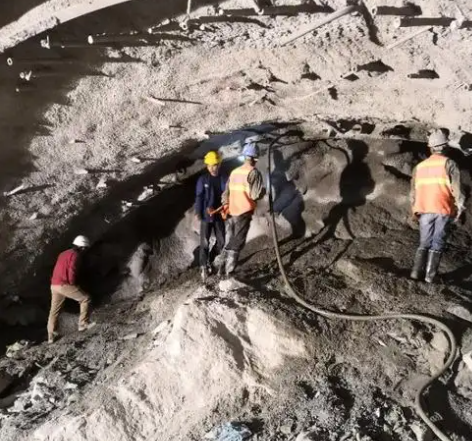 唐河拱顶带模注浆料的施工流程及注意事项